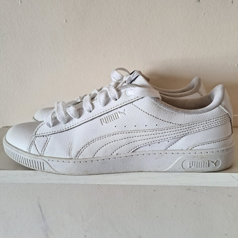 WOMENS PUMA SHOE'S BLACK AND WHITE SNEAKERS SIZE 9